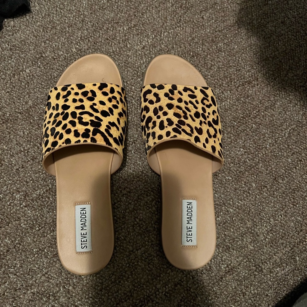 Steve Madden leopard slids